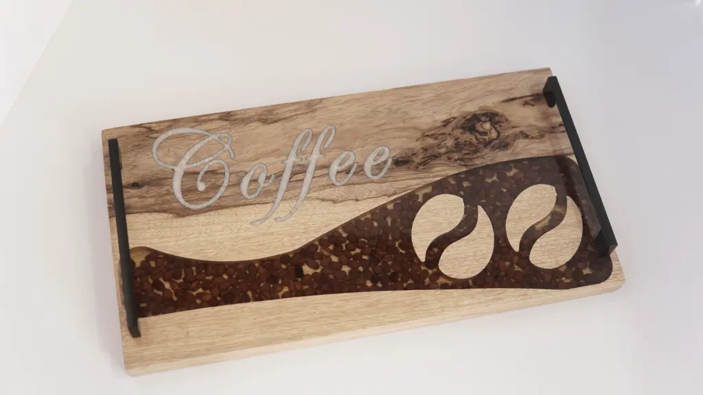 מגש קפה – עץ אגוז אפריקאי בשילוב אפוקסי ופולי קפה אמיתיים